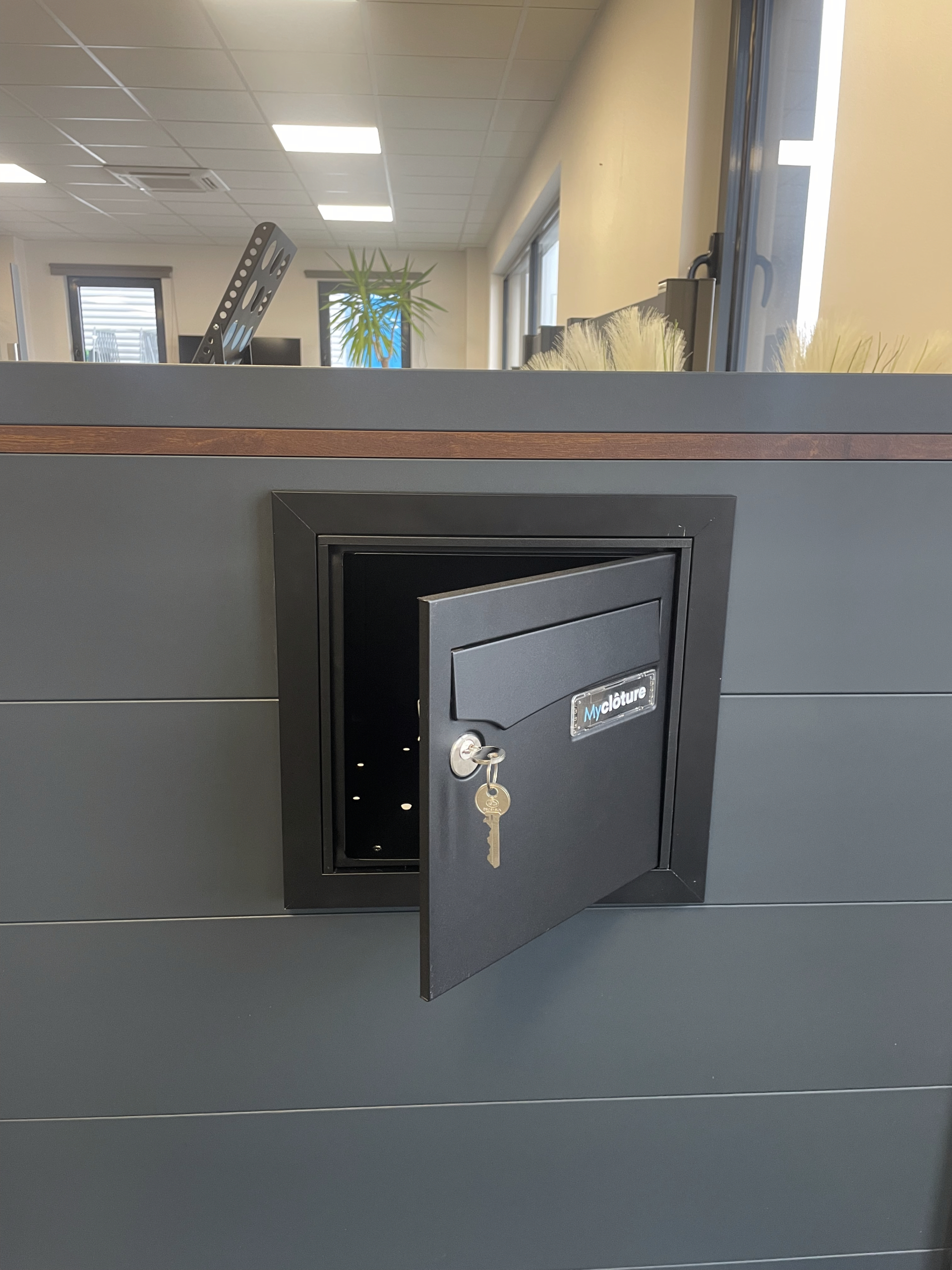 Boites aux lettres 2 portes avec cadre encastrement.